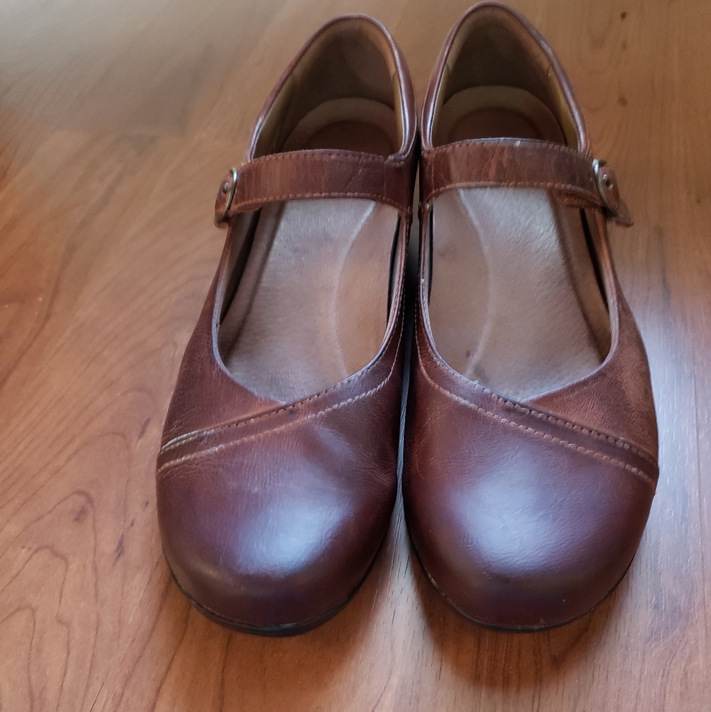 Dansko womens Fawna brown mary janes flats hook & loop lock sz 39 shoes leather
